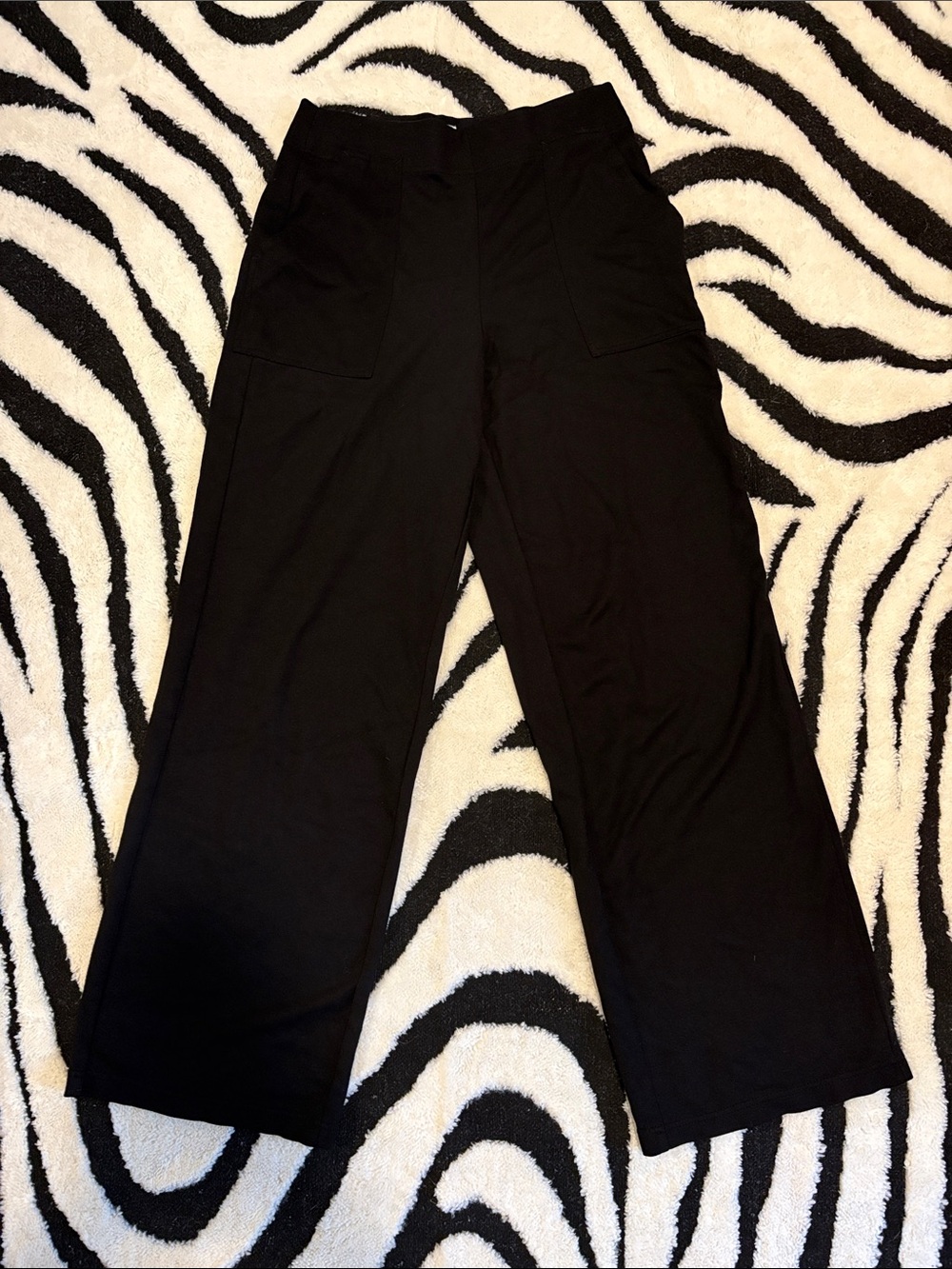 Max Studio Black Wide-Leg Pants with Patch Pockets
